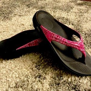 Womens OOFOS Sandals SZ 9
